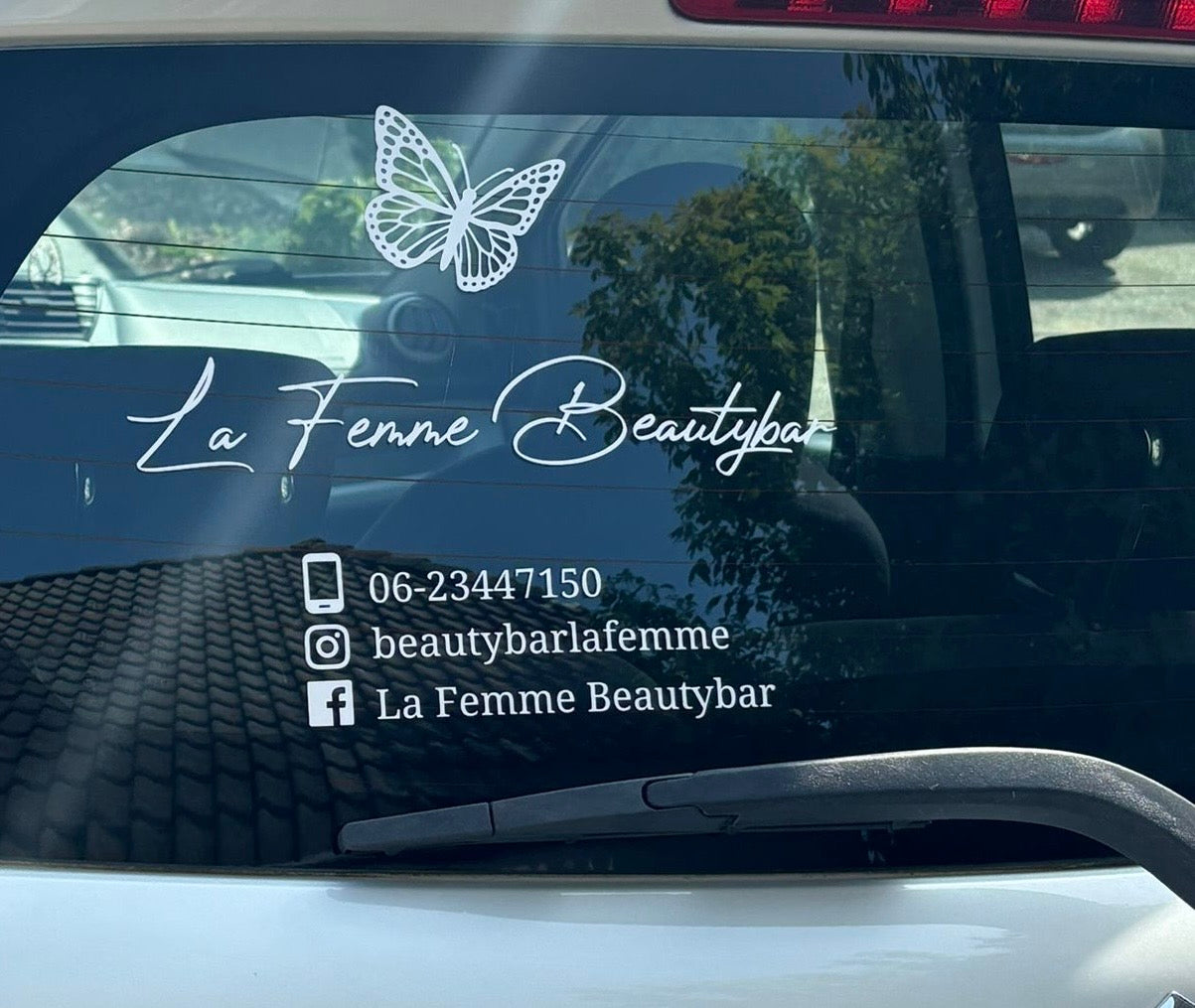 Logotipo de la etiqueta engomada del coche