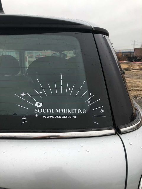 Logotipo de la etiqueta engomada del coche