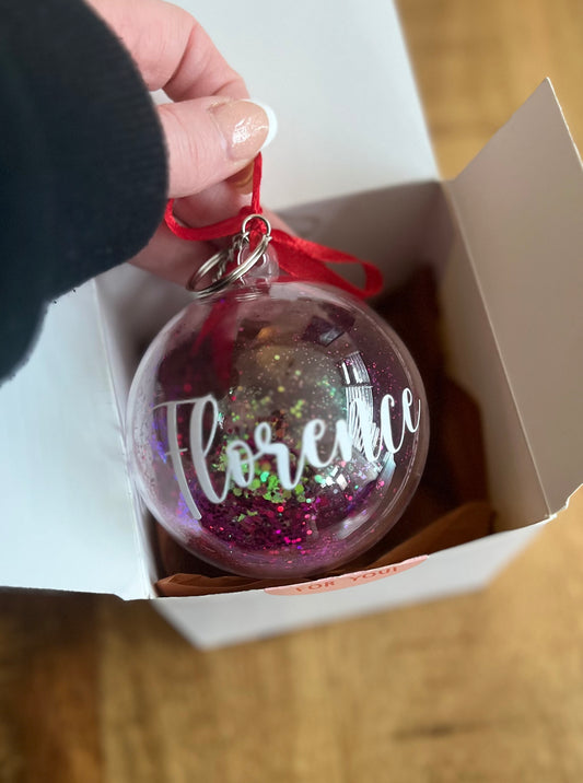 Persoonlijke kerstbal met naam of korte tekst – handgemaakt