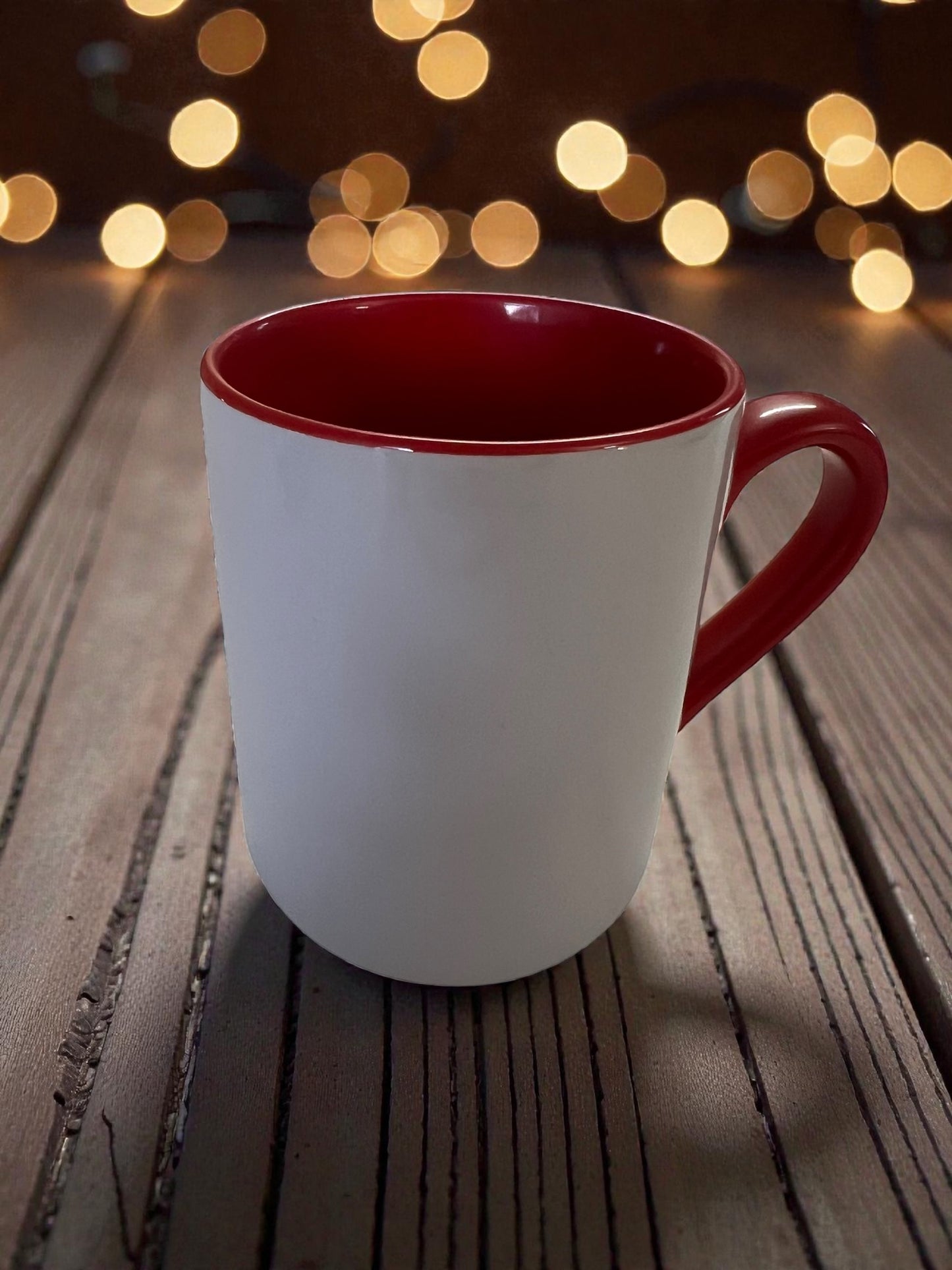 Witte mok met een gekleurde binnenkant