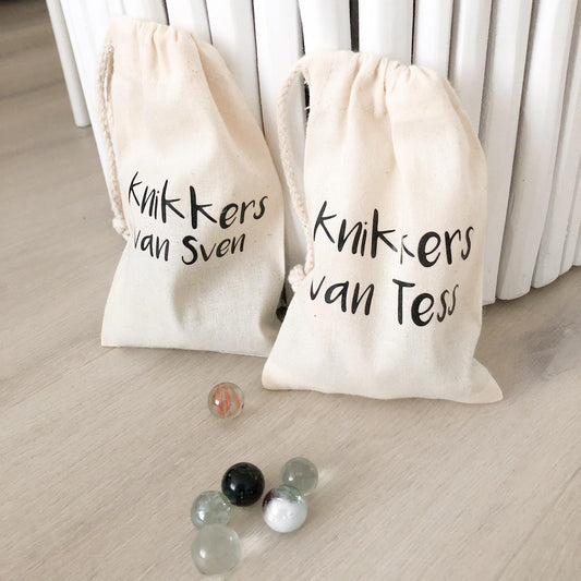 Strijkapplicatie met tekst ontwerp en transparante achtergrond